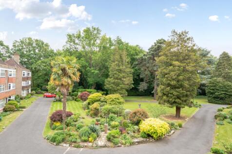 Imber Close, Esher KT10 photo 3
