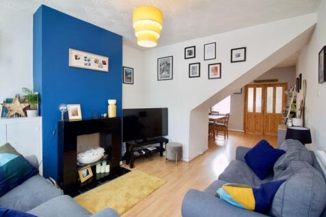 32 DR RECEPTION ROOM 1