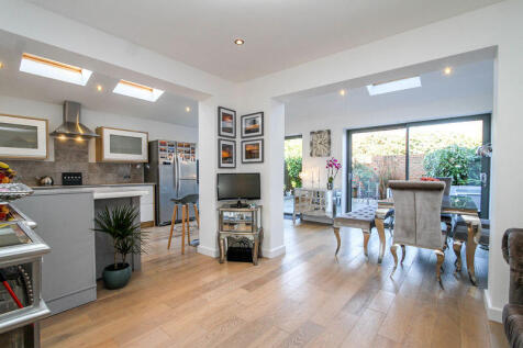 Open Plan kitchen/dining/living area 