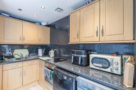 Low Lane, Horsforth, Leeds, LS18 photo 3