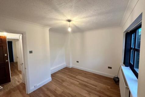 Shelton Avenue, Warlingham, Surrey, CR6 9NF photo 5