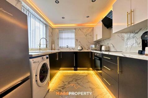 U-Shaped Fitted Kitchen