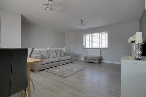 School Avenue, Basildon, Essex, SS15 photo 4