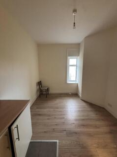 A Newly Refurbished Self-Contained Studio Flat in