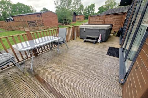 Sun Deck &amp; Hot Tub