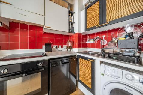 London, E1W - property photo