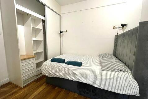 Bed 1.jpeg
