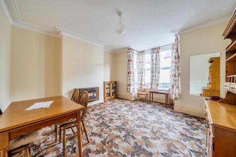 1376136-10-6909f237acd1a