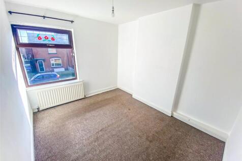 Whitehead Crescent, Bury, BL8 photo 4