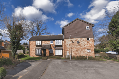Studio Flat to rent in Hambledon Close