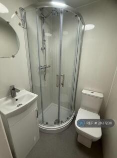 Master En-Suite Room Bathroom