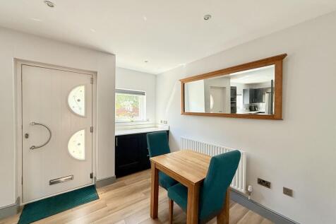 Scott-paine Drive, Hythe, Southampton photo 5