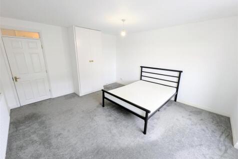 Beverley Court, SW20 0AE photo 3