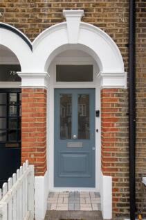 Malmesbury Road, E18