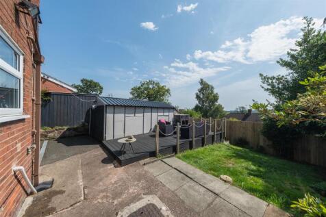 28 Oathills Drive-2-003.JPG