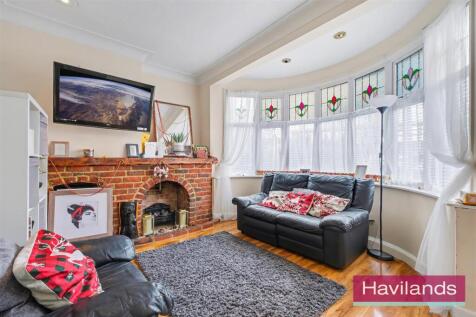 39 Laburnum Grove N21 3HT-2.jpg