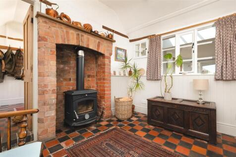 10 Main Street, Newton Burgoland