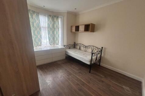 Seventh Avenue, Manor Park, London photo 4
