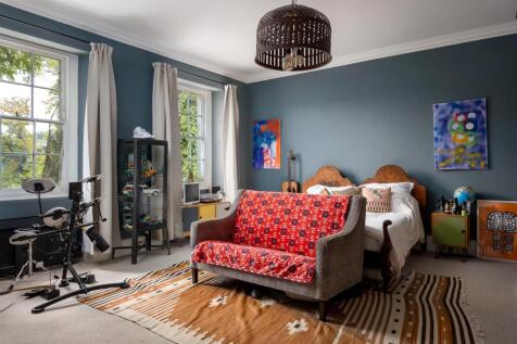 70 - Oakley House - GL5 5PQ - Web.jpg