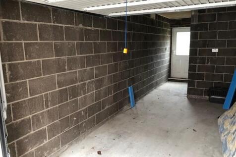 11 Mack - Garage.jpg
