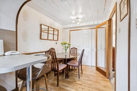 Kitchen / Dining Area