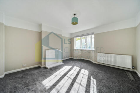 2-bed flat on Heathlands, 26 Queens Road, Weybridge, Surrey, KT13, £1,350/mo