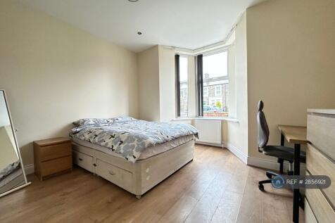 Large Front Bedroom