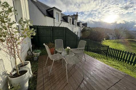 DECKING TO FRONT.JPG