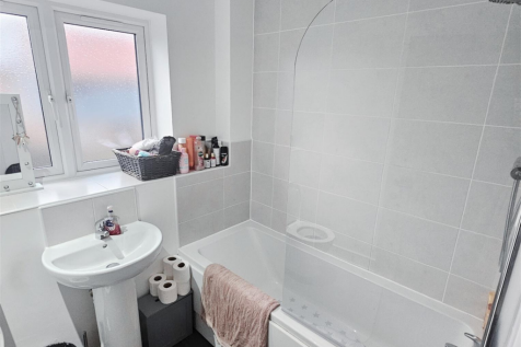 Dean Close, Weston photo 4