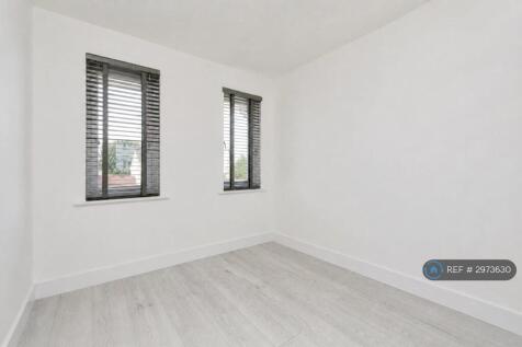 Available Double Bedroom ¿ Two Window View