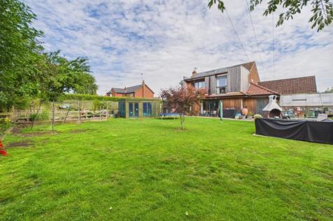 5 Bedroom Detached House - For Sale