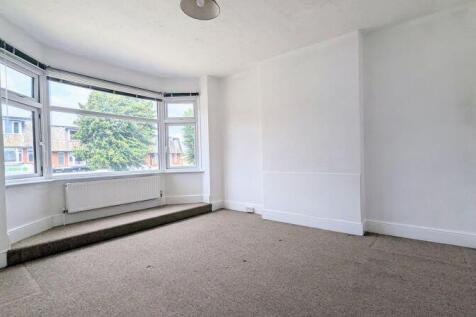 SPACIOUS MAISONETTE IN POPULAR LOCATION  photo 3