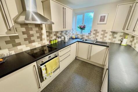 Kitchen 2.jpg