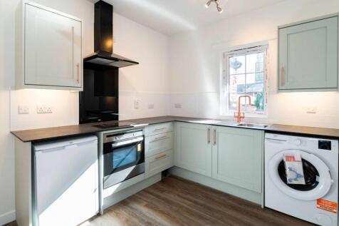 Flat 7, 57-58 Commercial St-2.jpg