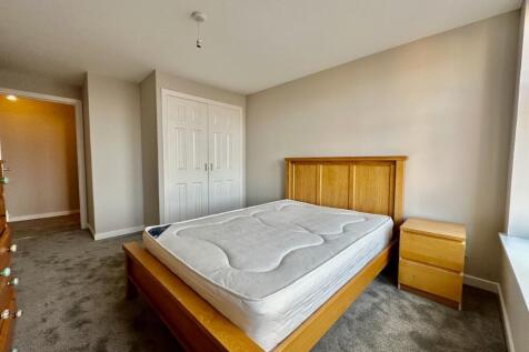 2-bed flat on Leith Walk, Edinburgh, EH7 4PE, £1,395/mo