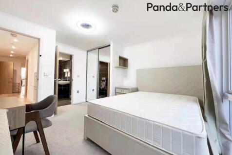Clonmel Court, 14 Turnberry Quay, London, E14 photo 3