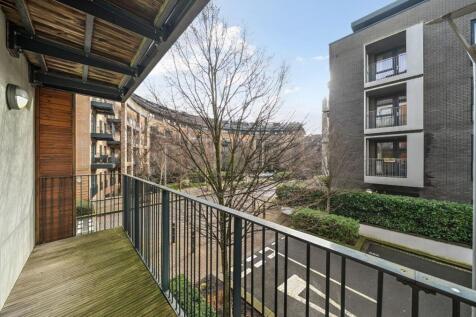 Davidson Frost-Wellings, DFW, Arthur Court, Balcon