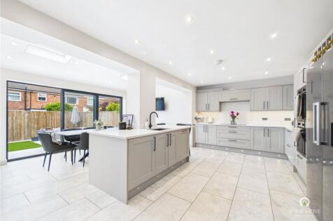 Kitchen Dining Pic 1