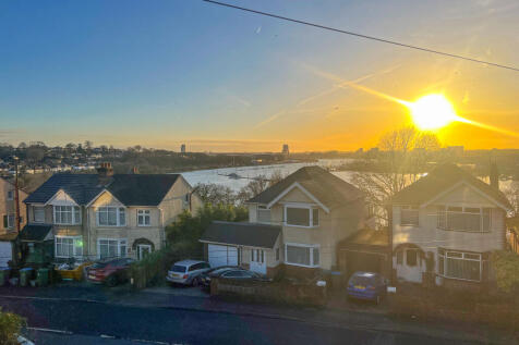 Southampton, SO19 - property photo