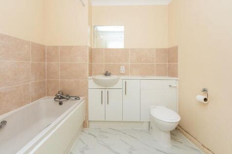Crown Heights  Alencon Link, Basingstoke, Hampshire, RG21 photo 4