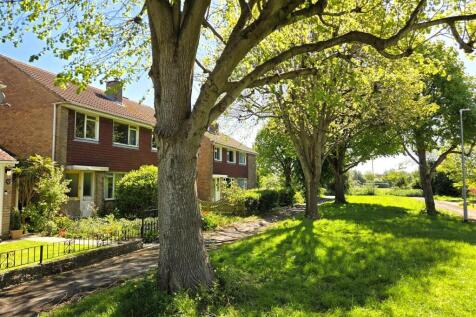 33 Maple Close - Street.jpg