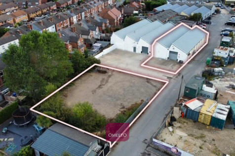 Unit with yard