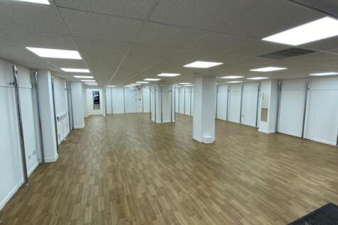 Retail Property (high street) to rent Image 4