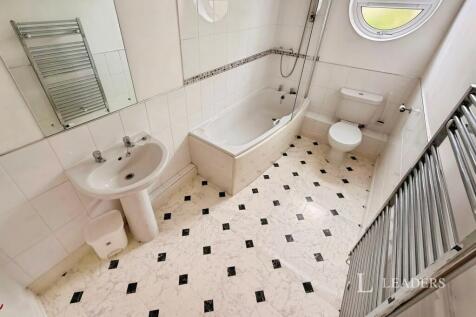 The Moorings, Bridge Street, Deeping St. James, PE6 photo 4