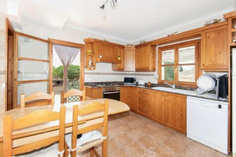 VILLA FOR SALE IN THE COUNTRYSIDE 