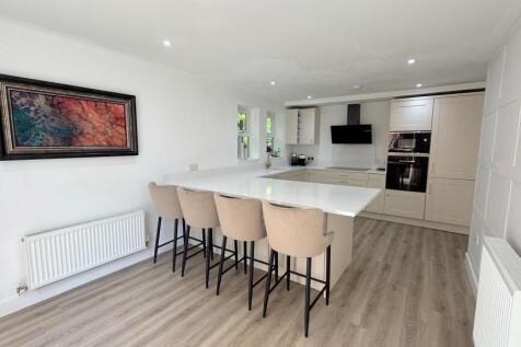 LIVING KITCHEN