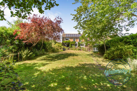 Substantial South facing gardens