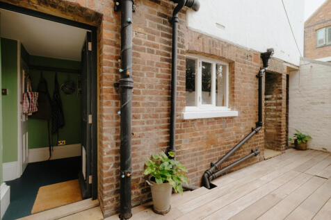 Croft-Hastings-HighStreet-Exterior-9