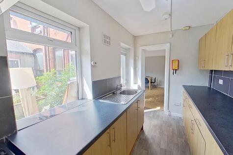 Kings Road, Hyde Park, Leeds, West Yorkshire photo 3
