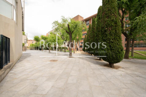 Amplia-y-luminosa-propiedad-con-mucho-potencial...